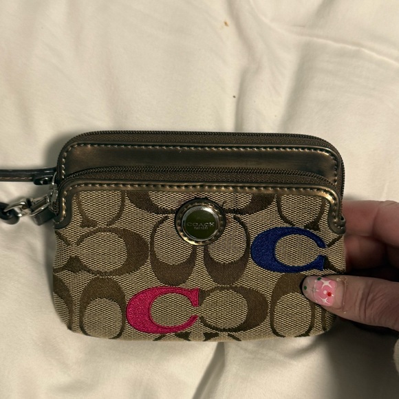 Coach RARE Y2K Poppy Brown and Multicolor embroidered double zip wristlet!